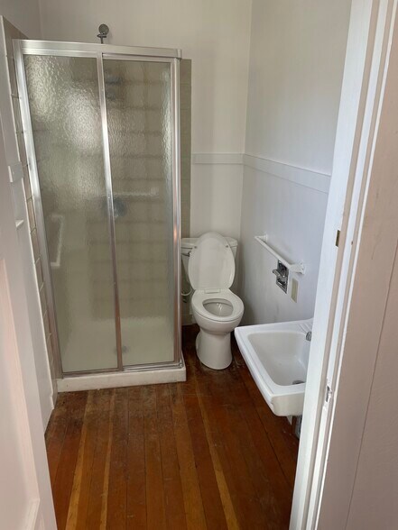 More Photos Of 151 Maciver Ln, Bishop Office For Lease