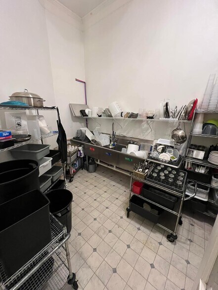 More Photos Of 119 E 5th St, Bonham Restaurant For Sale