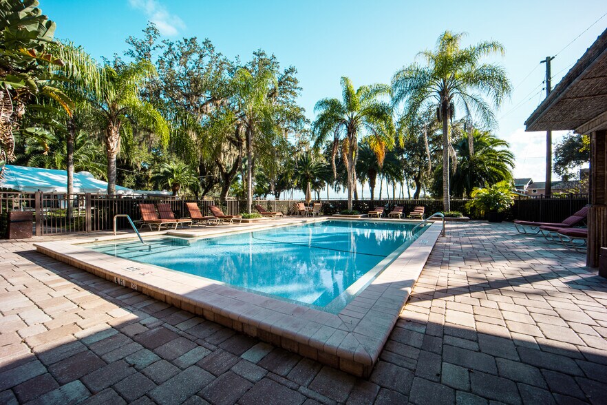More Photos Of 1485 Lakeview Dr, Deland Hotel For Sale