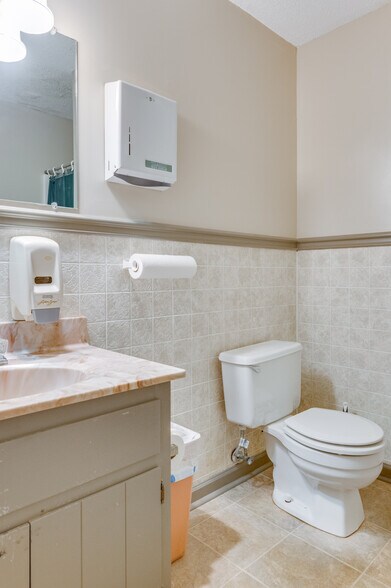 More Photos Of 411 Western Blvd, Jacksonville Medical For Lease