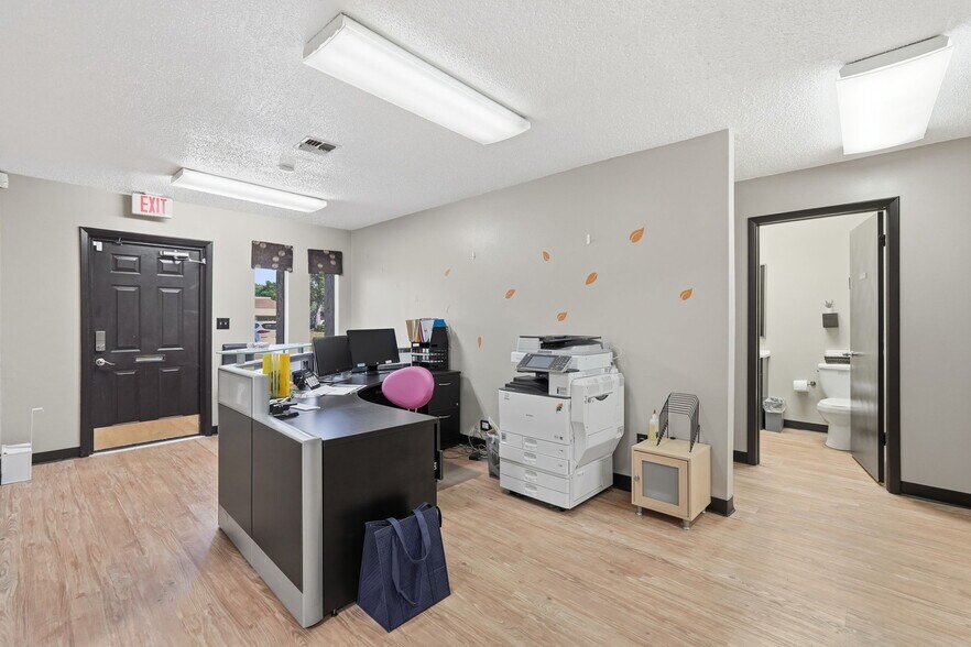 More Photos Of 516 Lakeview Rd, Clearwater Medical For Lease