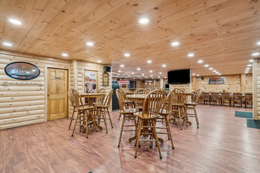 More Photos Of 1 Maple ave, Chelsea Restaurant For Sale