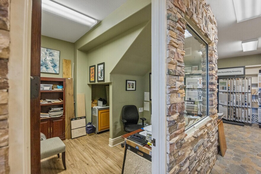 More Photos Of 28350 Roadside Dr, Agoura Hills Storefront For Sale