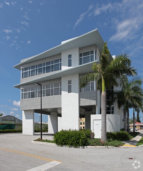 More Photos Of 3330 S Federal Hwy, Boynton Beach Medical For Lease