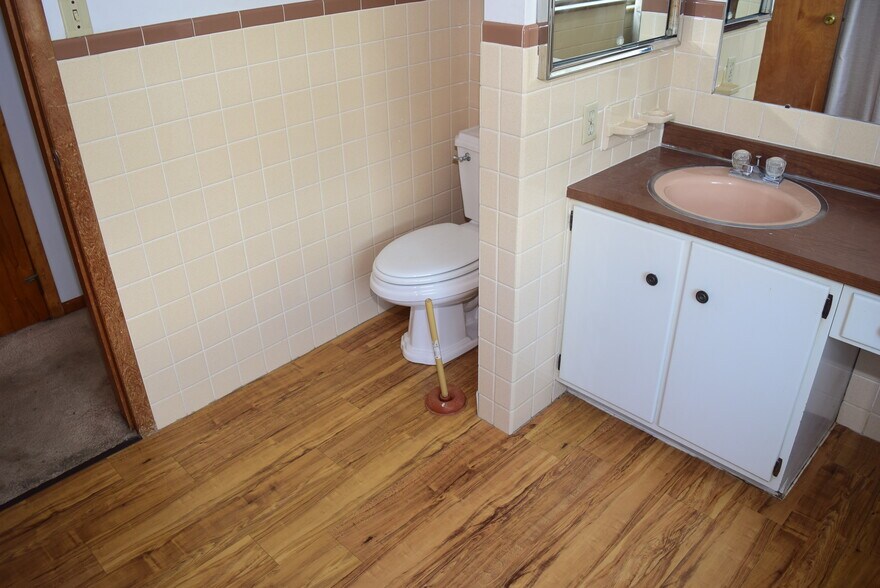 More Photos Of 2013 General Potter Hwy, Centre Hall Showroom For Sale