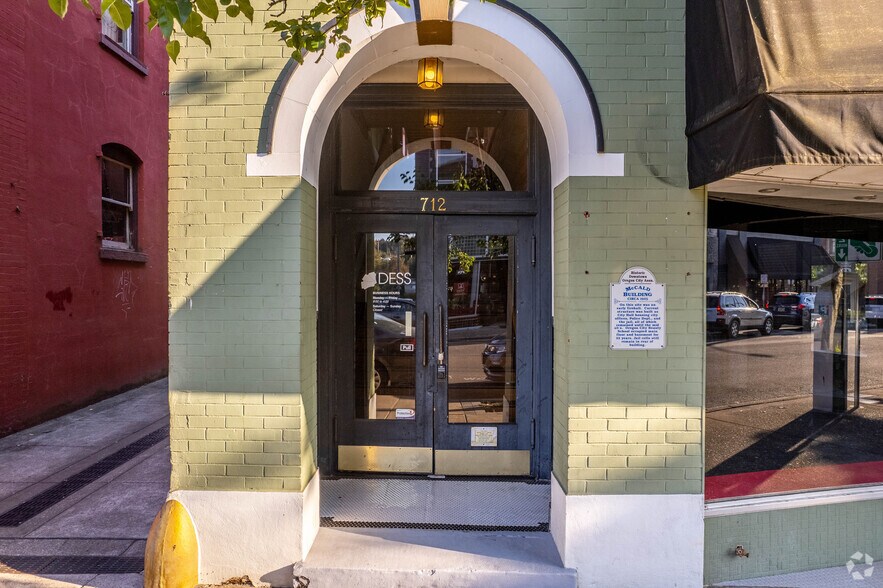 More Photos Of 712 Main St, Oregon City Storefront Retail Office For Lease