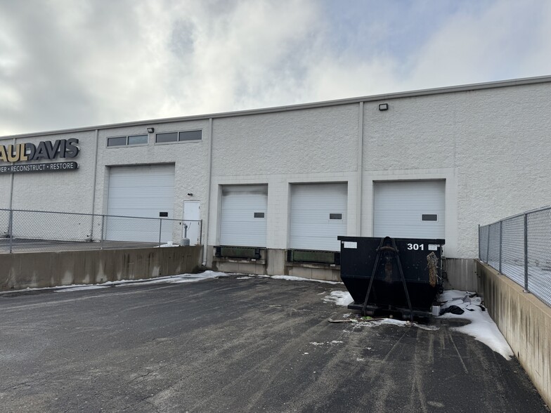 More Photos Of 3210 N Zuehlke Dr, Appleton Warehouse For Lease