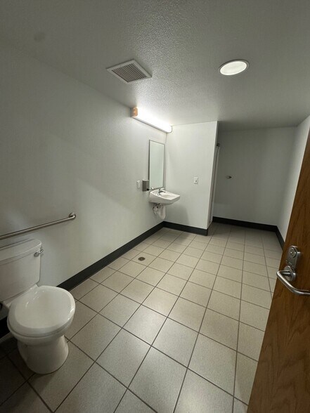 More Photos Of 1426 E 3rd Ave, Kennewick Warehouse For Lease