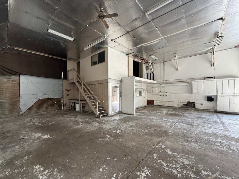 More Photos Of 2651 Henderson, Redding Warehouse For Sale