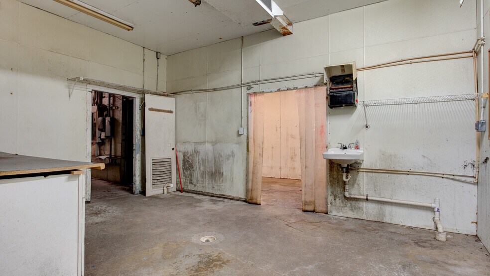 More Photos Of 2015 Payne st, Tell City Light Distribution For Sale