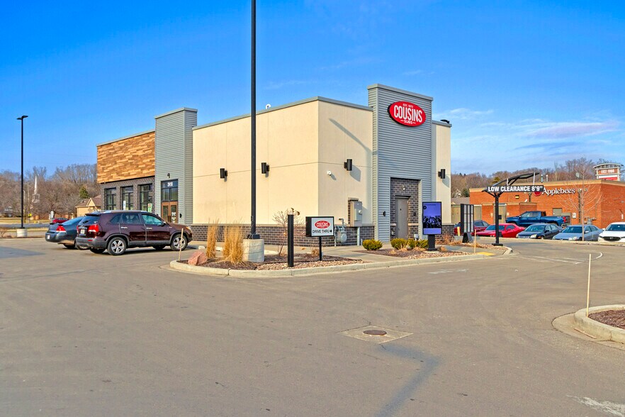 More Photos Of 2410 E Mason St, Green Bay Restaurant For Sale