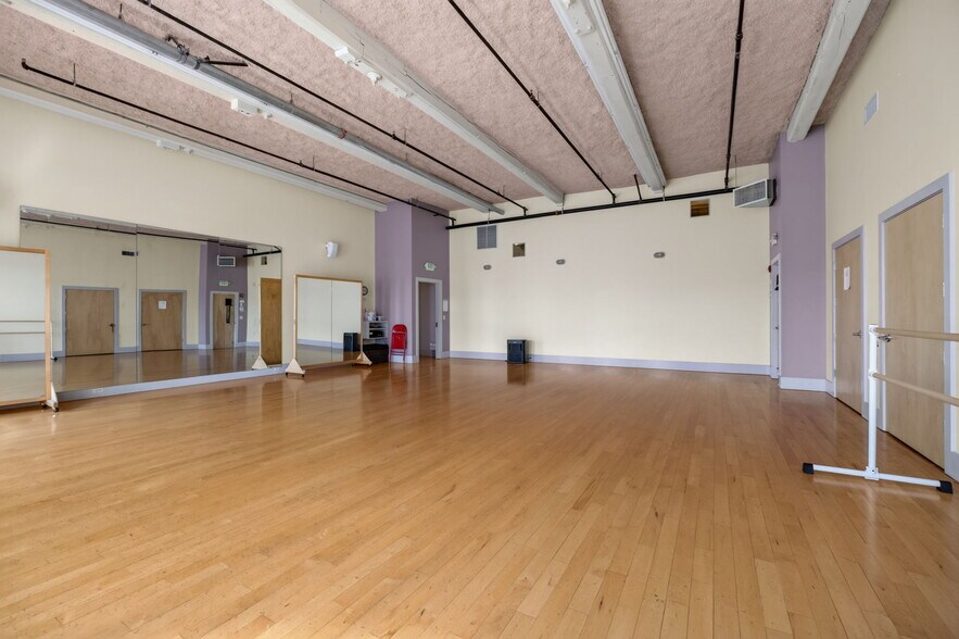 More Photos Of 420 Park St, Housatonic Flex For Sale