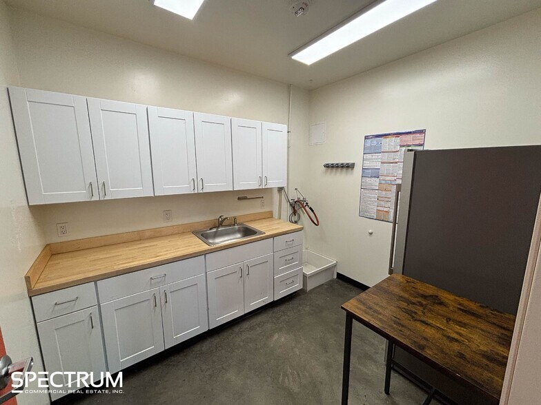 More Photos Of 6200 Variel Ave, Woodland Hills Apartments For Lease