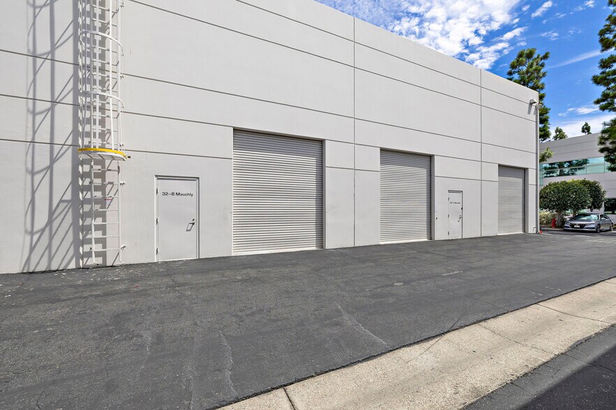 More Photos Of 32 Mauchly, Irvine Manufacturing For Sale