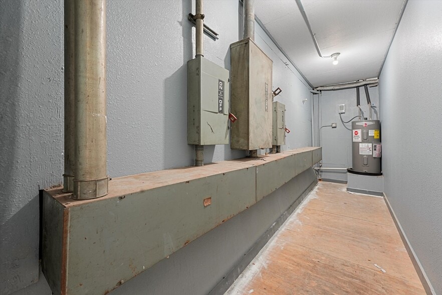 More Photos Of 620 Gellhorn Dr, Houston Warehouse For Sale