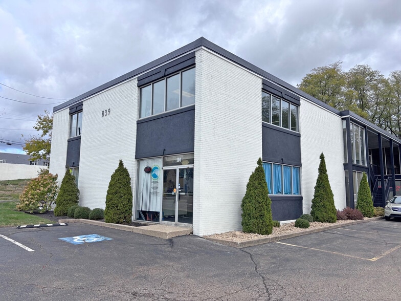 More Photos Of 839 E Market St, Akron Office For Sale