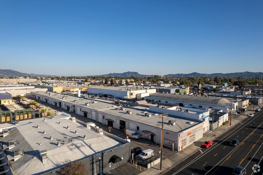 More Photos Of 7306 Coldwater Canyon Ave, North Hollywood Warehouse For Lease