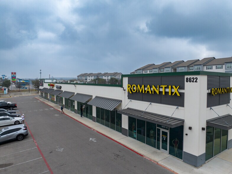 More Photos Of 8622 Huebner Rd, San Antonio Storefront For Lease