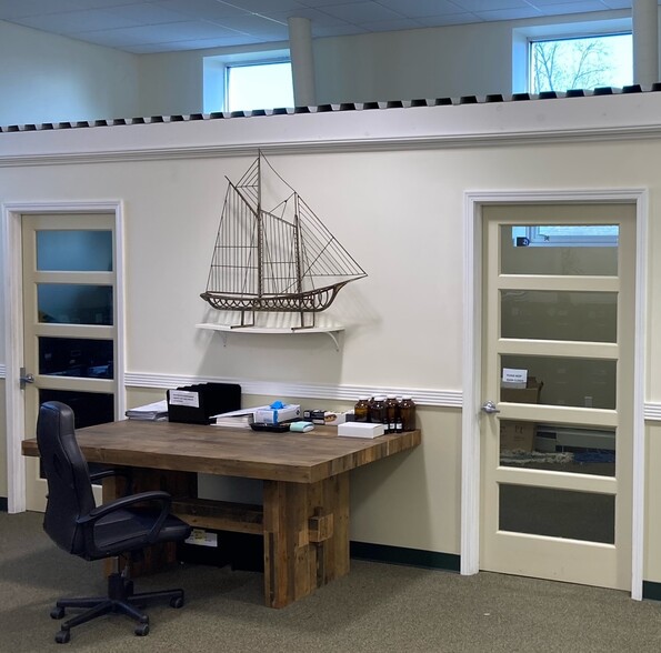 More Photos Of 61 Cunningham Ave, Hamilton Light Manufacturing For Sale