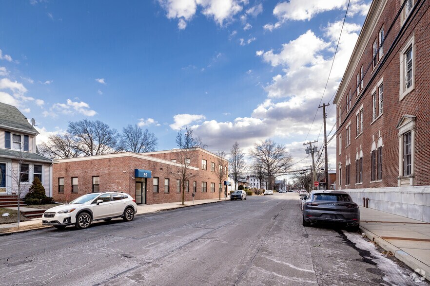 More Photos Of 35 N Tyson Ave, Floral Park Medical For Lease
