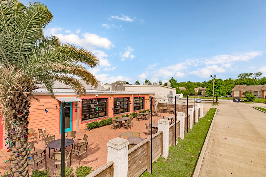 More Photos Of 1072 W Lee Dr, Baton Rouge General Retail For Lease