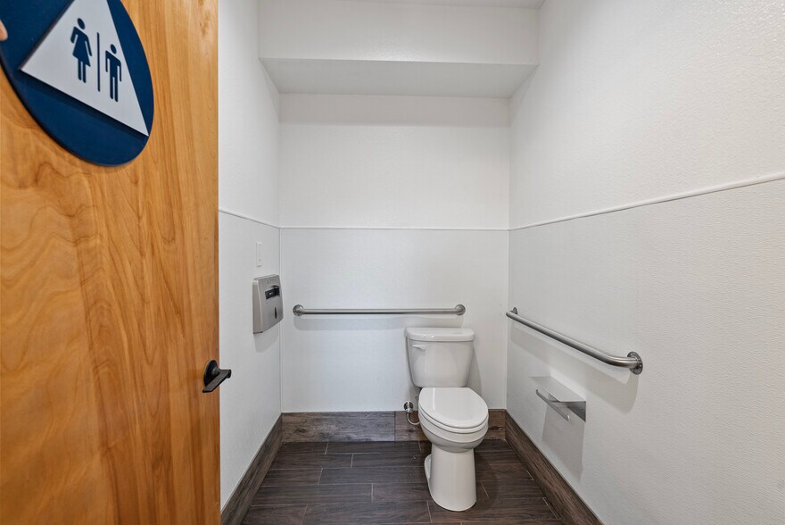 More Photos Of 107 3rd St, San Juan Bautista Storefront Retail Residential For Lease