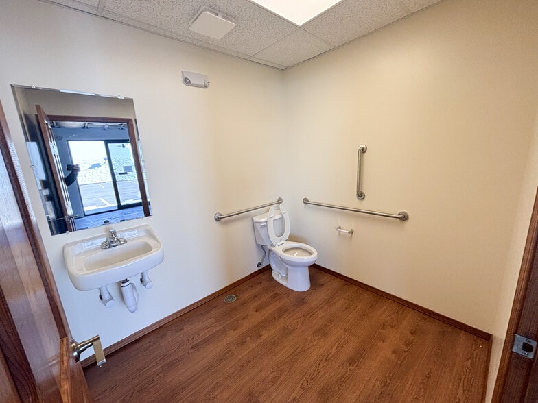More Photos Of 1340 W Battlefield St, Springfield Office For Lease