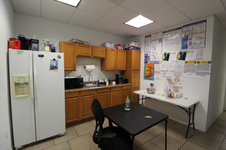 More Photos Of 2077 E 58th Avenue Cir, Bradenton Warehouse For Lease