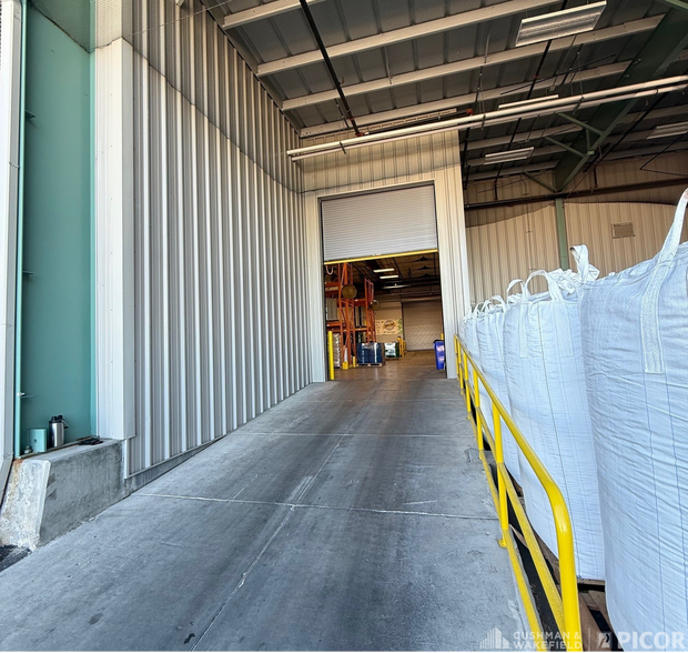 More Photos Of 2101 E Beverly Dr, Tucson Warehouse For Sale