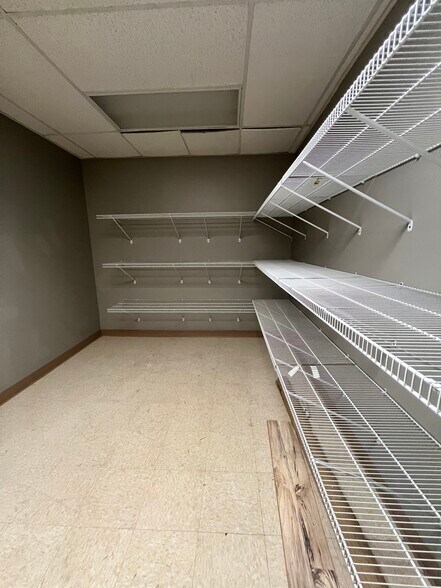 More Photos Of 10580 Barkley St, Overland Park Medical For Sale