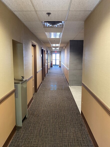 More Photos Of 600 S Livingston Ave, Livingston Office For Lease