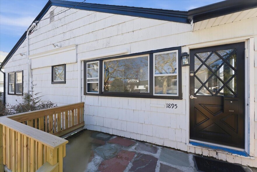 More Photos Of 1895 Park St, Atlantic Beach Office For Sale