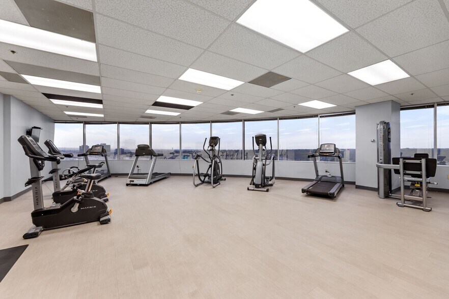 More Photos Of 3010 Lyndon B Johnson Fwy, Dallas Office For Lease