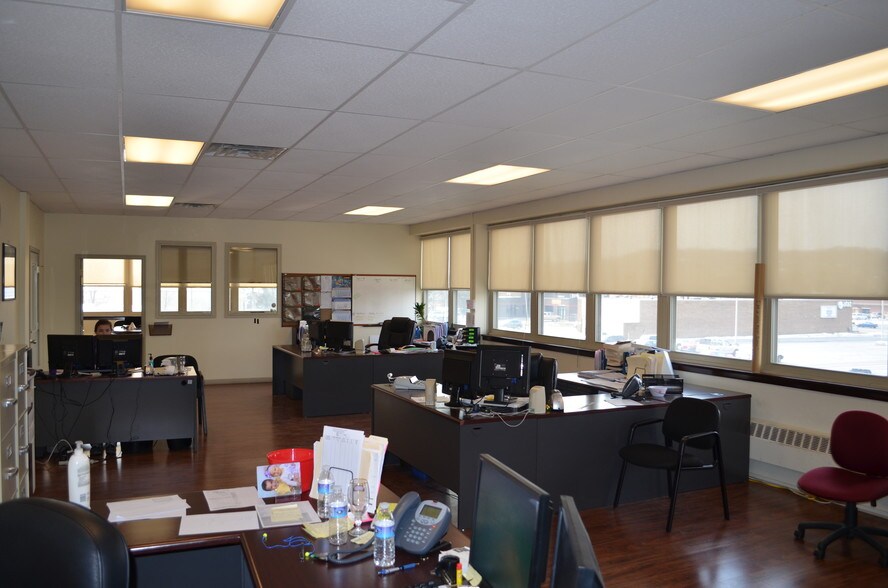 More Photos Of 3121 Pleasant Valley Blvd, Altoona Light Distribution For Lease