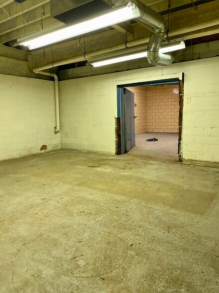 More Photos Of 68 Harrison St, Hoboken Showroom For Lease