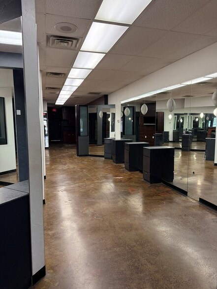 More Photos Of 349 Us Highway 9, Englishtown Storefront For Lease