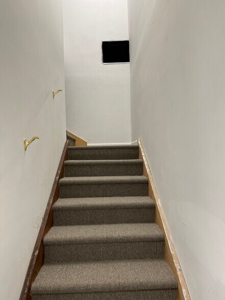 More Photos Of 130 Lenox Ave, Stamford Warehouse For Sale