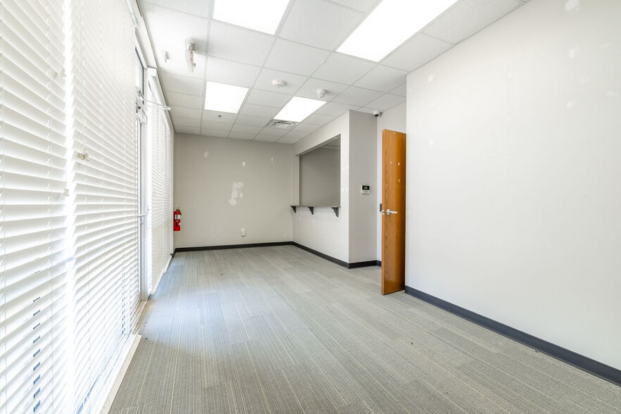 More Photos Of 5460 Main St, Del City Flex For Lease