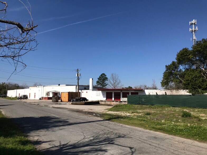 More Photos Of 100 Old West Lathrop Ave, Savannah Manufacturing For Lease