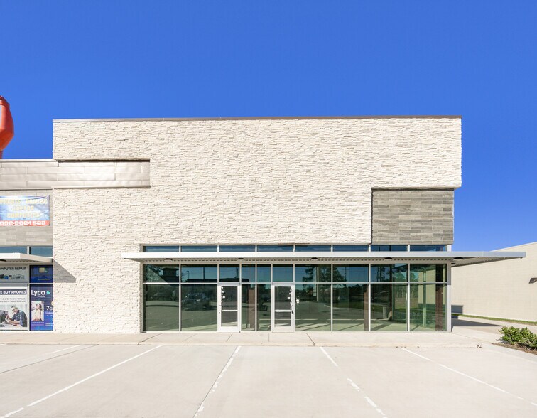 More Photos Of 650 W Rankin Rd, Houston Freestanding For Lease