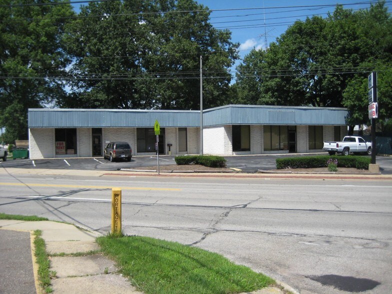 More Photos Of 1127-1131 Portage Trl, Cuyahoga Falls General Retail For Lease