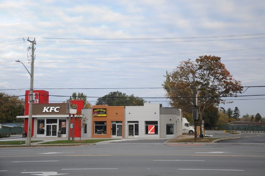 Primary Photo Of 2015 Robertson Rd, Ottawa Restaurant For Lease