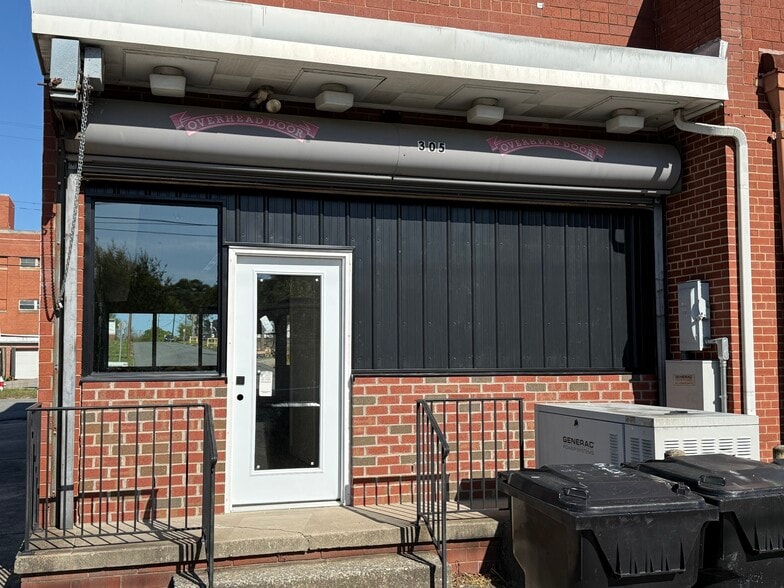 More Photos Of 305 Trollinger St, Burlington Flex For Sale