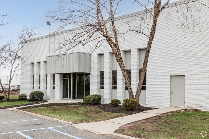 More Photos Of 525 Dell Rd, Carlstadt Unknown For Lease