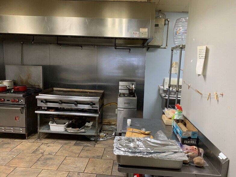 More Photos Of 12666 State Highway 31 W, Tyler Storefront For Sale