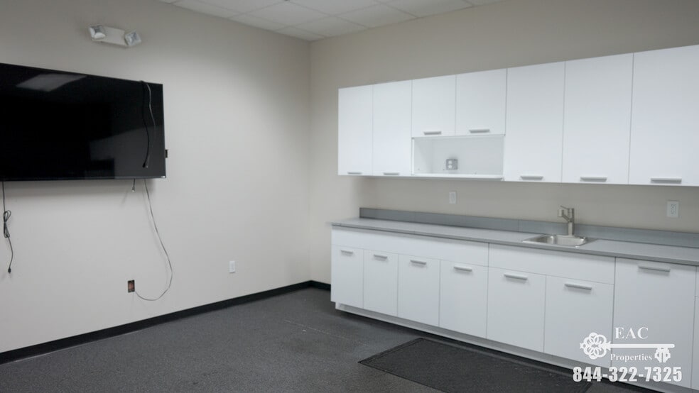 More Photos Of 482 Glenbrook Rd, Stamford Manufacturing For Lease