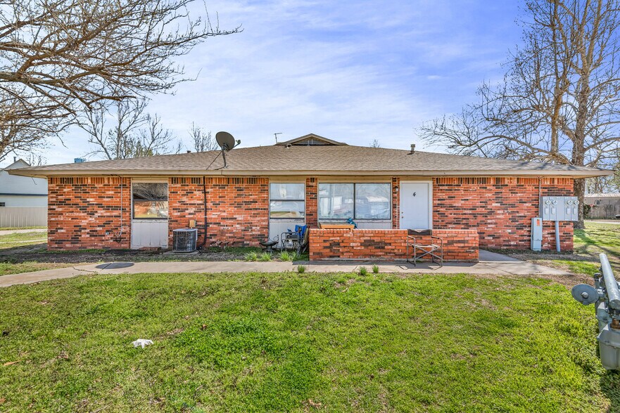 More Photos Of 210 NW North St, Minco Apartments For Sale