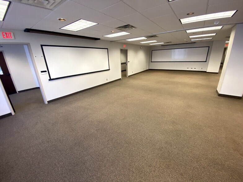 More Photos Of 500 E Main St, Norfolk Office Residential For Lease
