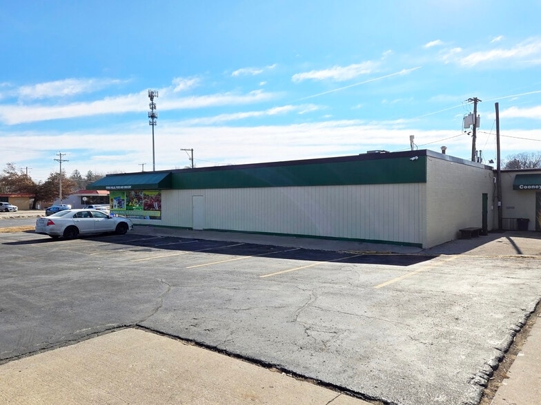 More Photos Of 3702-3708 Beaver Ave, Des Moines Freestanding For Sale