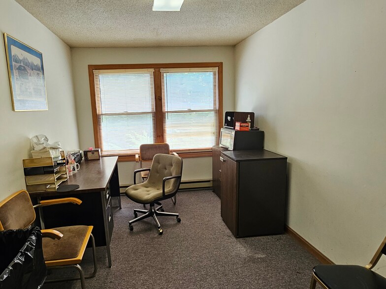 More Photos Of 27 Douglas Rd, Webster Office For Sale